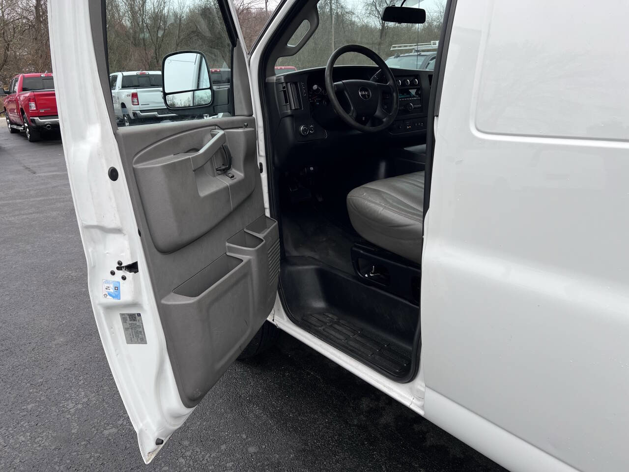 Used 2018 GMC Savana 2500 Extended image 10