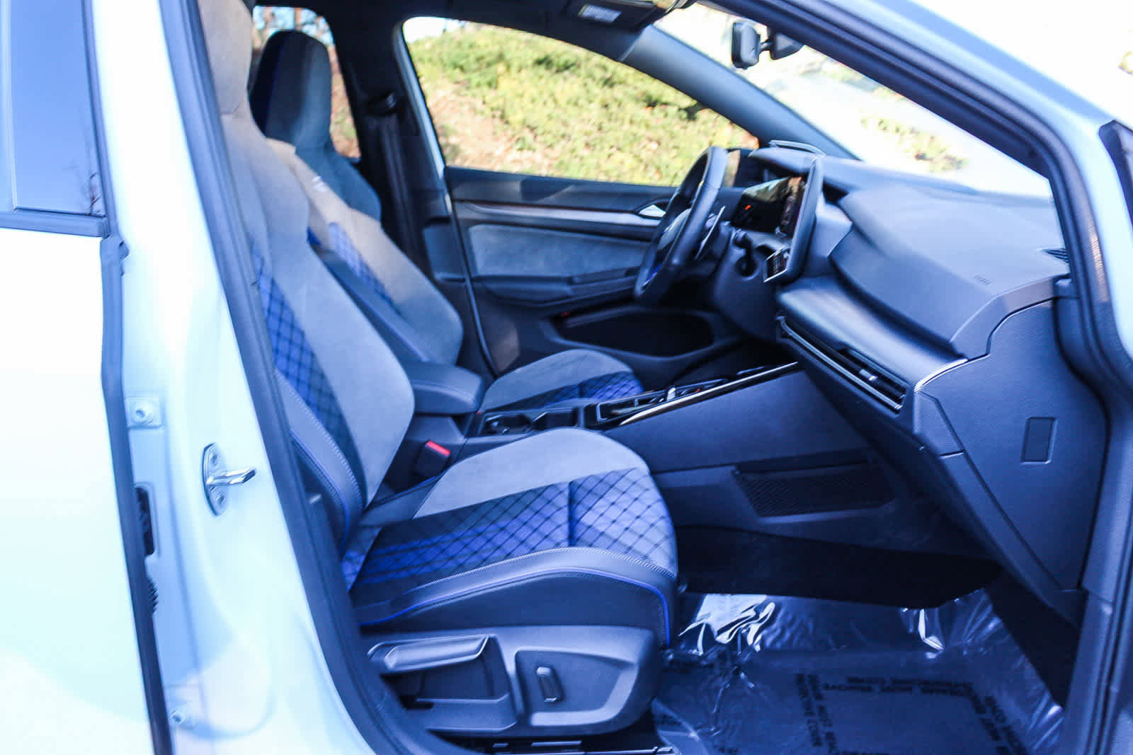 Used 2025 Volkswagen Golf w/ Euro Style Package image 15