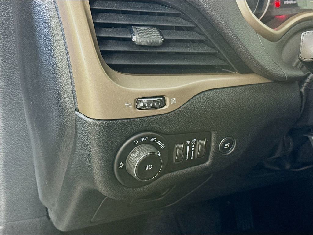 Used 2016 Jeep Cherokee 75th Anniversary image 10