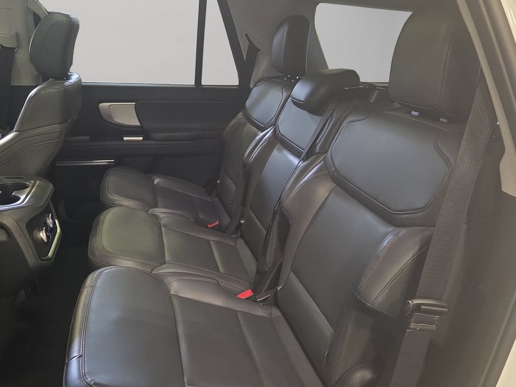 Used 2025 Ford Expedition Active AWD/4WD image 12