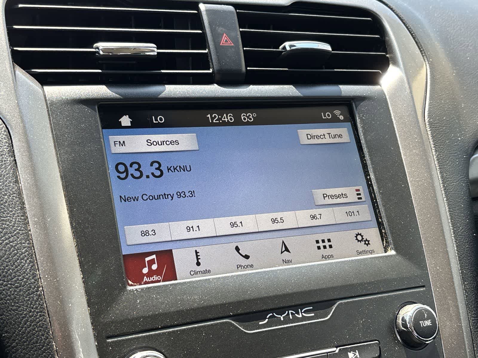 Used 2019 Ford Fusion SE FWD image 15