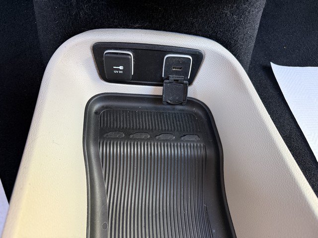 Used 2017 Chrysler Pacifica Touring-L FWD image 36