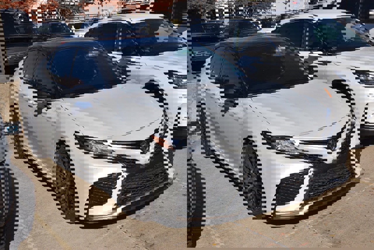 Used 2023 Toyota Camry XSE image 4