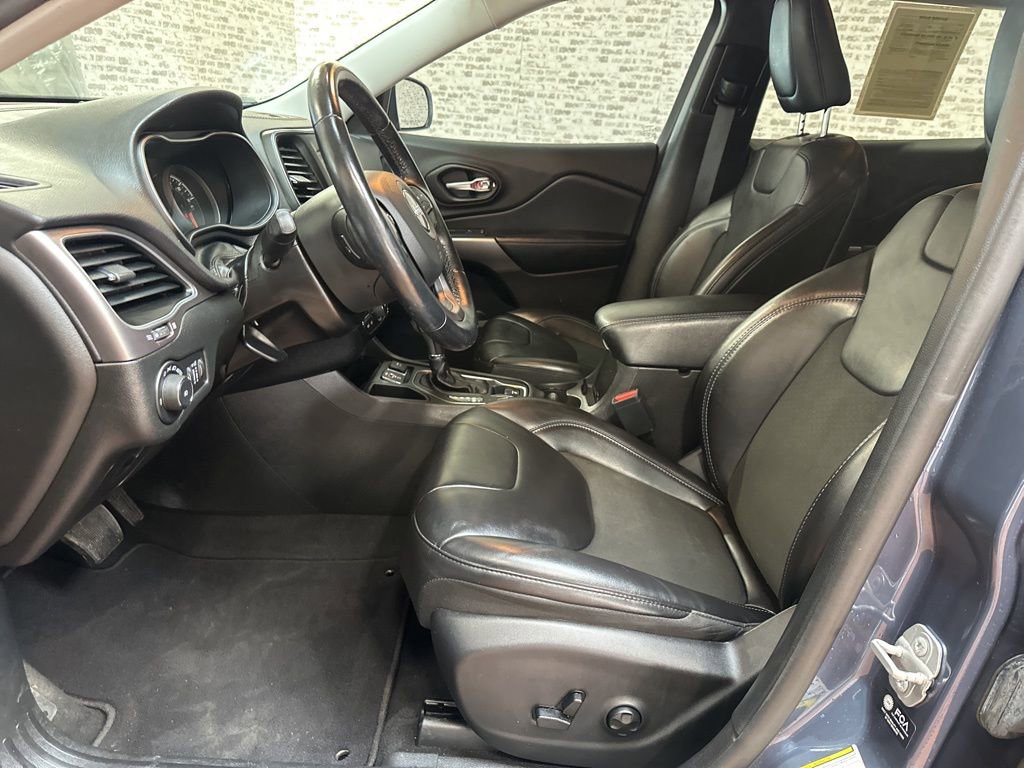 Used 2021 Jeep Cherokee Latitude Plus image 25