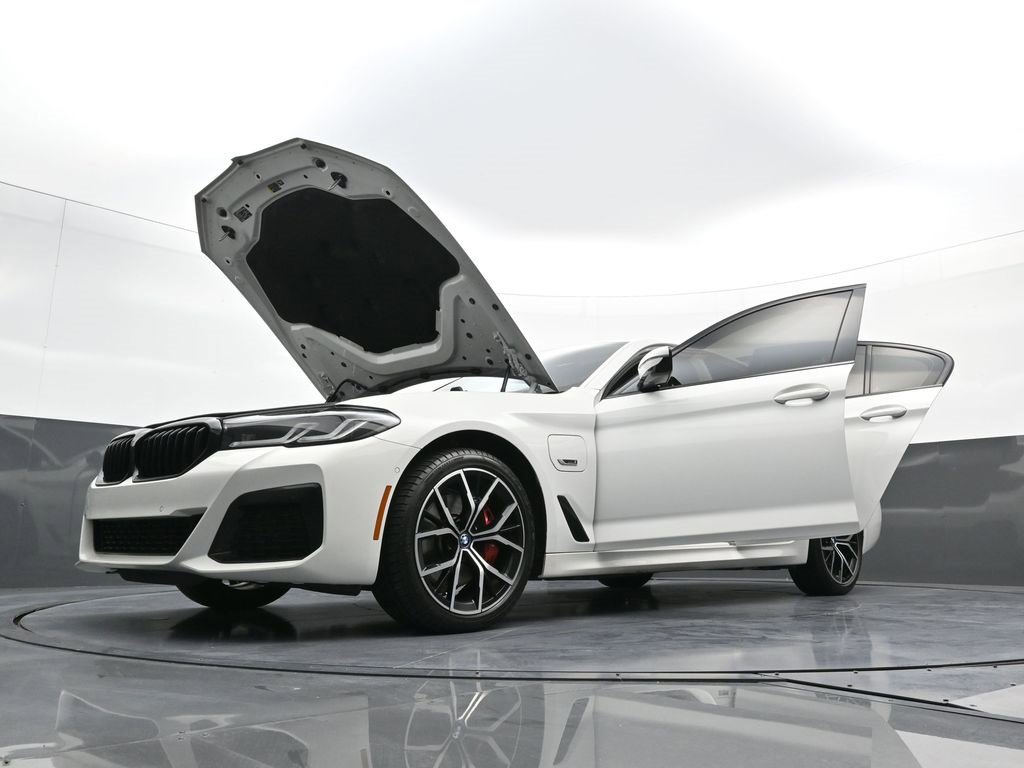 Used 2023 BMW 530e xDrive w/ Premium Package image 41