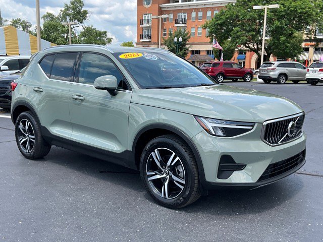 Used 2024 Volvo XC40 B5 Core image 36