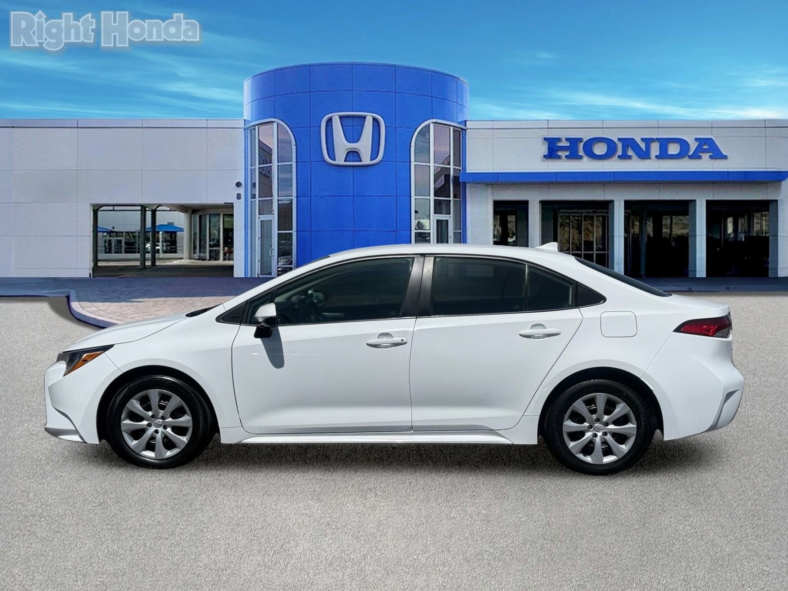 Used 2024 Toyota Corolla LE FWD image 3