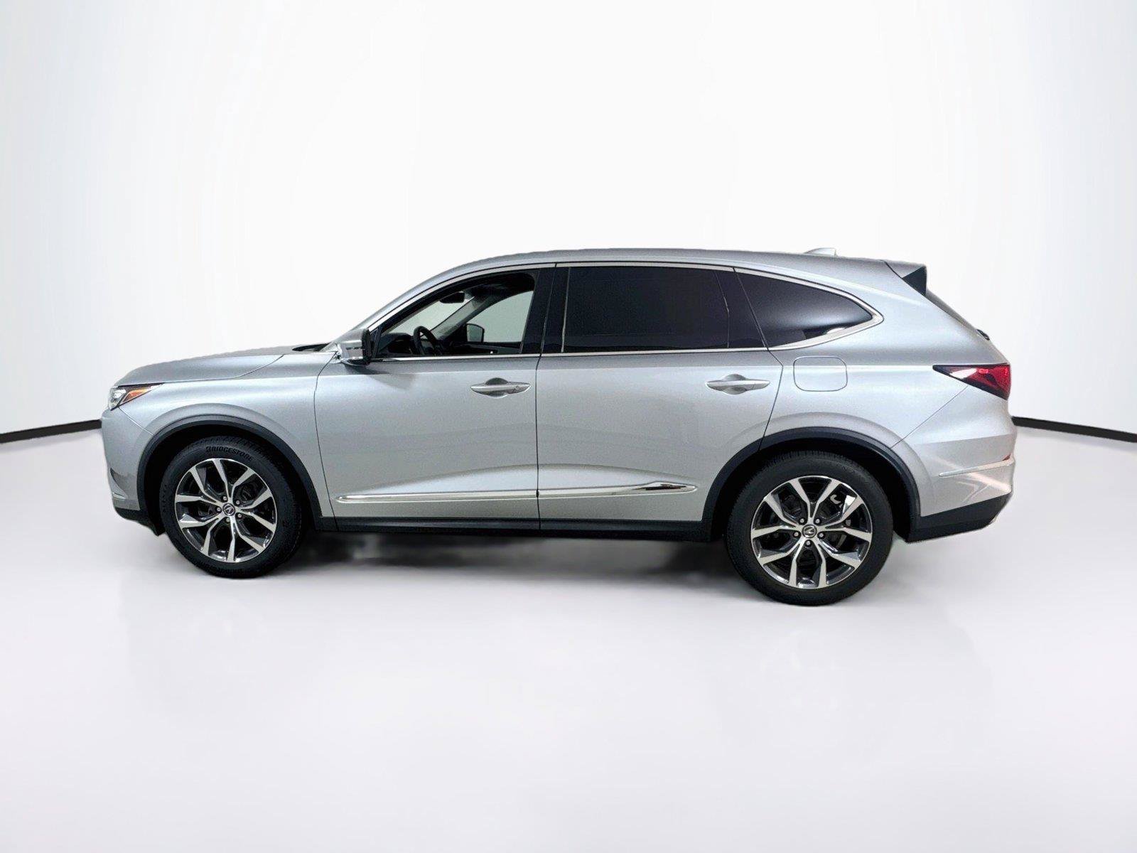Used 2024 Acura MDX w/ Technology Package AWD/4WD image 3