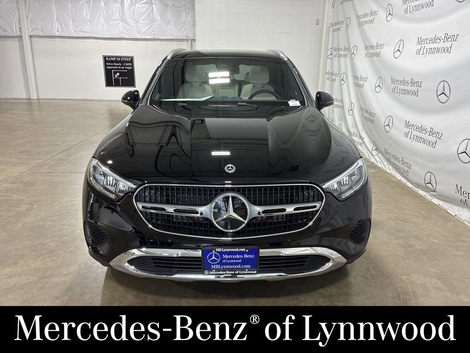 Used 2026 Mercedes-Benz GLC 300 4MATIC image 2