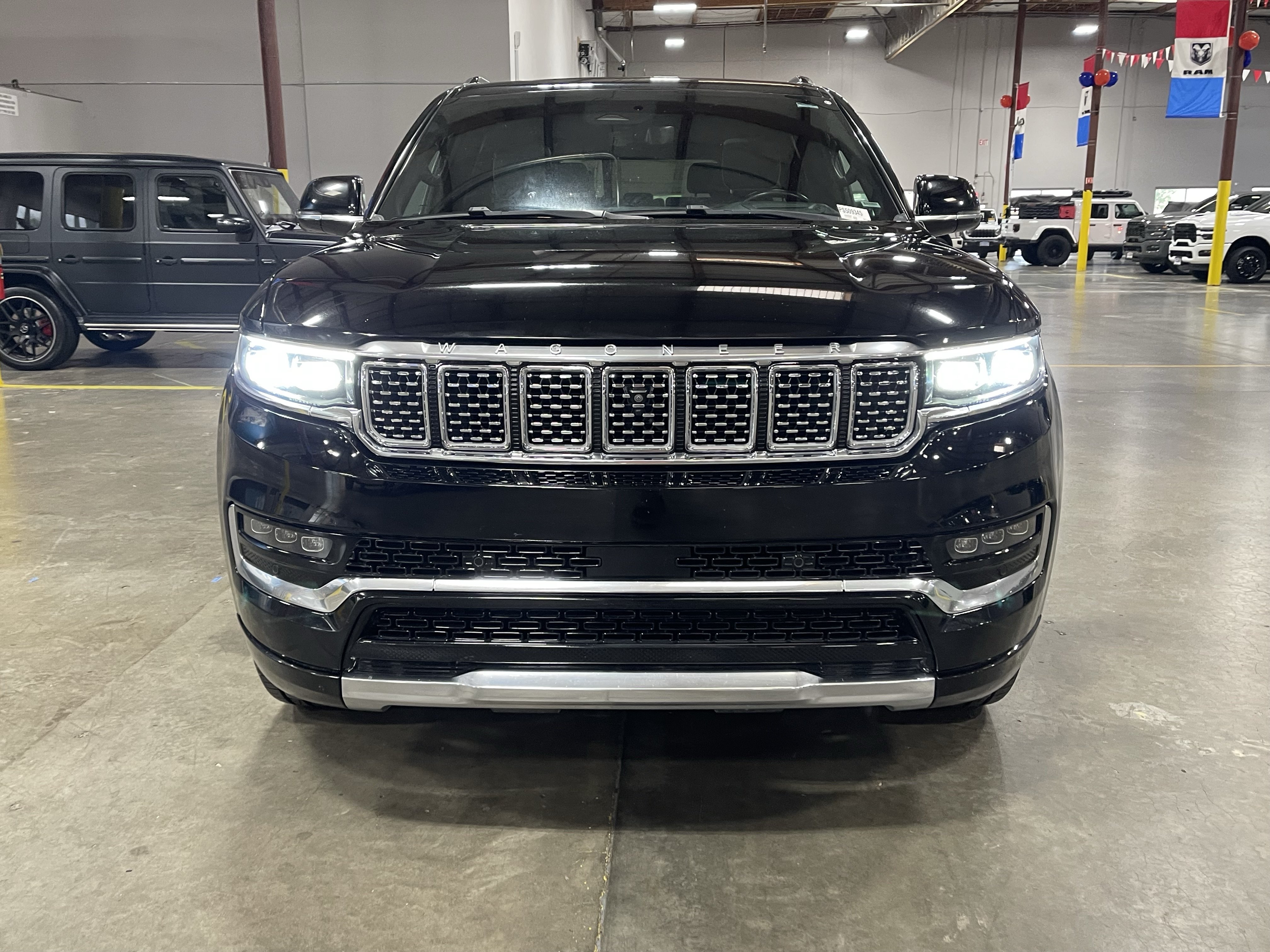 Used 2023 Jeep Grand Wagoneer Series II AWD/4WD image 8