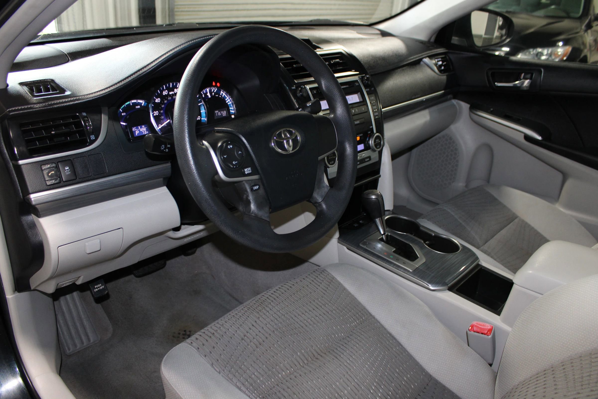 Used 2012 Toyota Camry LE FWD image 18