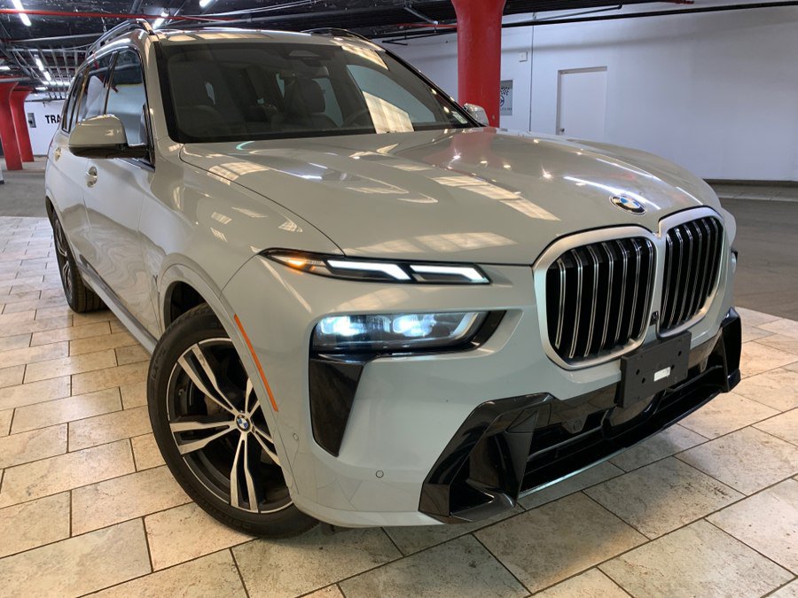 Used 2025 BMW X7 xDrive40i w/ M Sport Package AWD/4WD image 2
