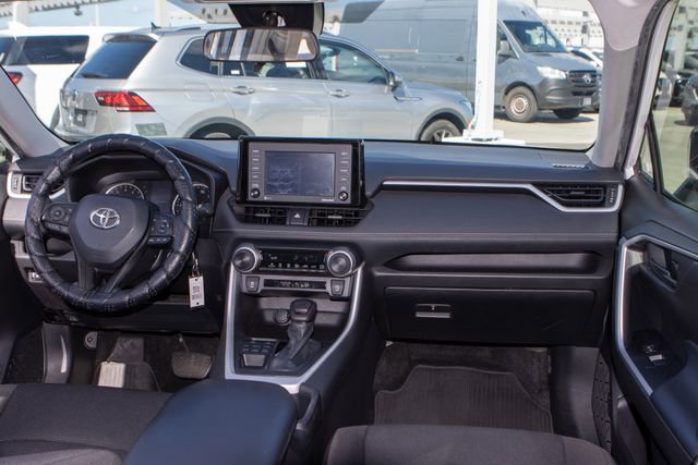 Used 2022 Toyota RAV4 LE AWD/4WD image 20