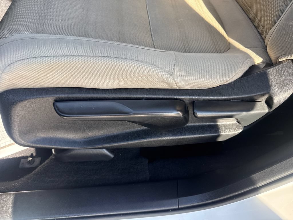 Used 2017 Honda CR-V LX image 28