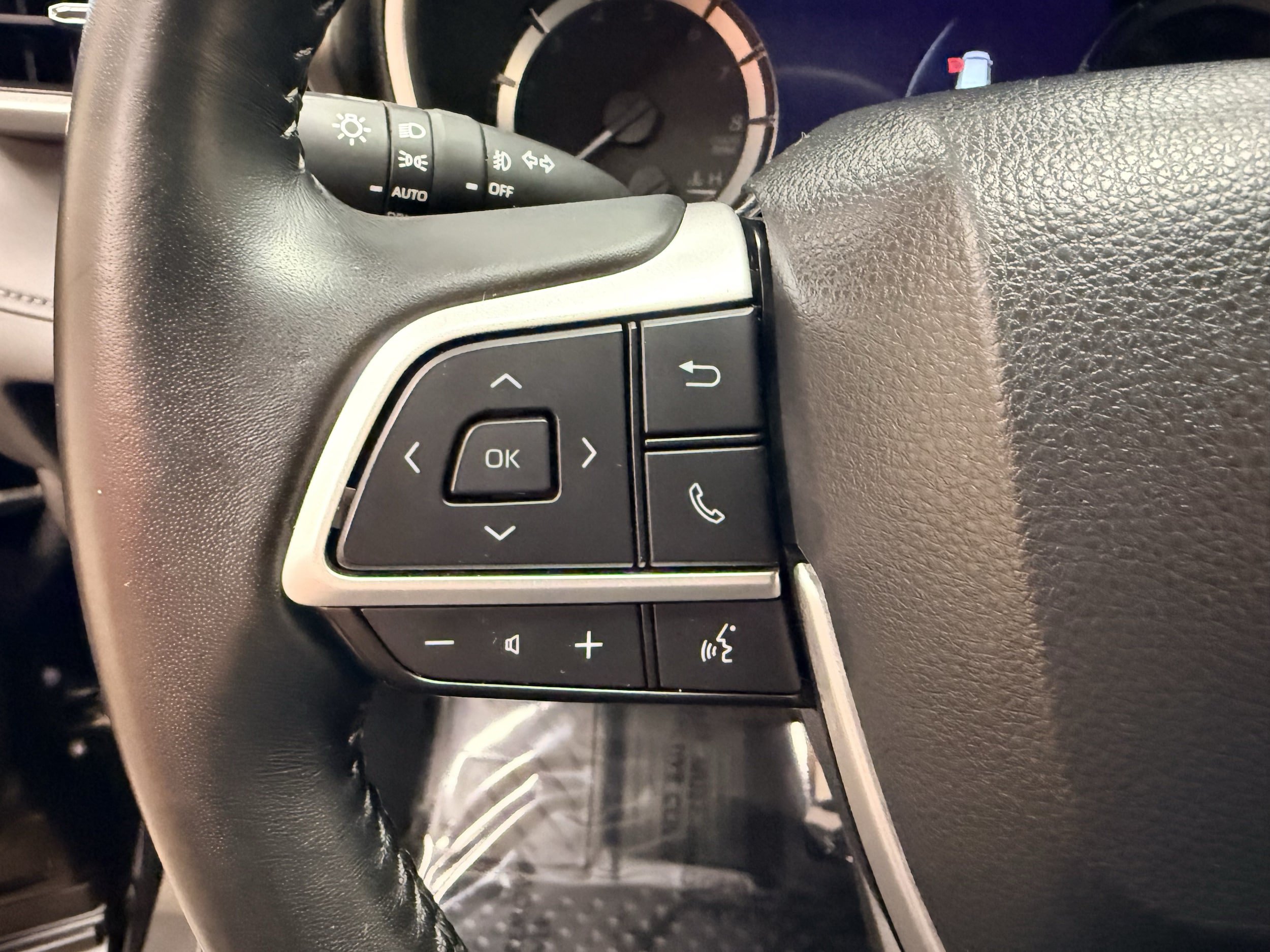 Used 2023 Toyota Highlander XLE AWD/4WD image 34