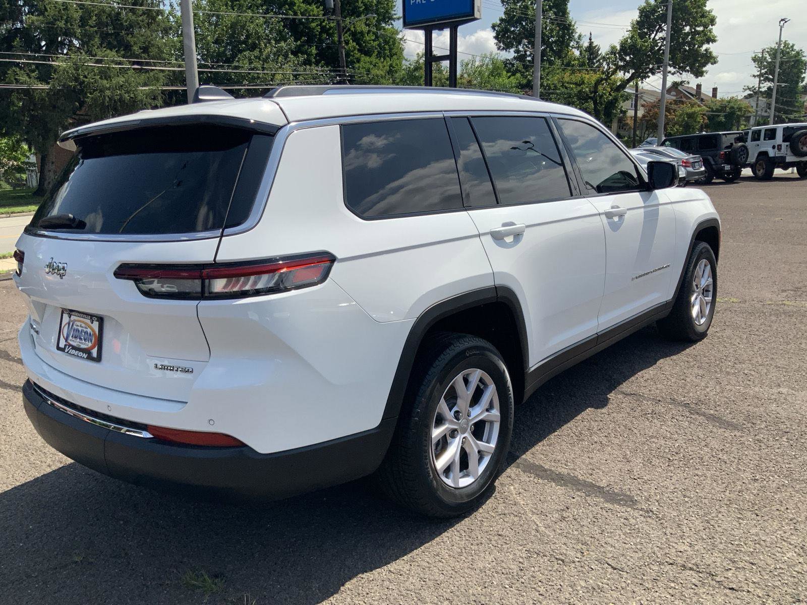 Used 2022 Jeep Grand Cherokee L Limited image 7