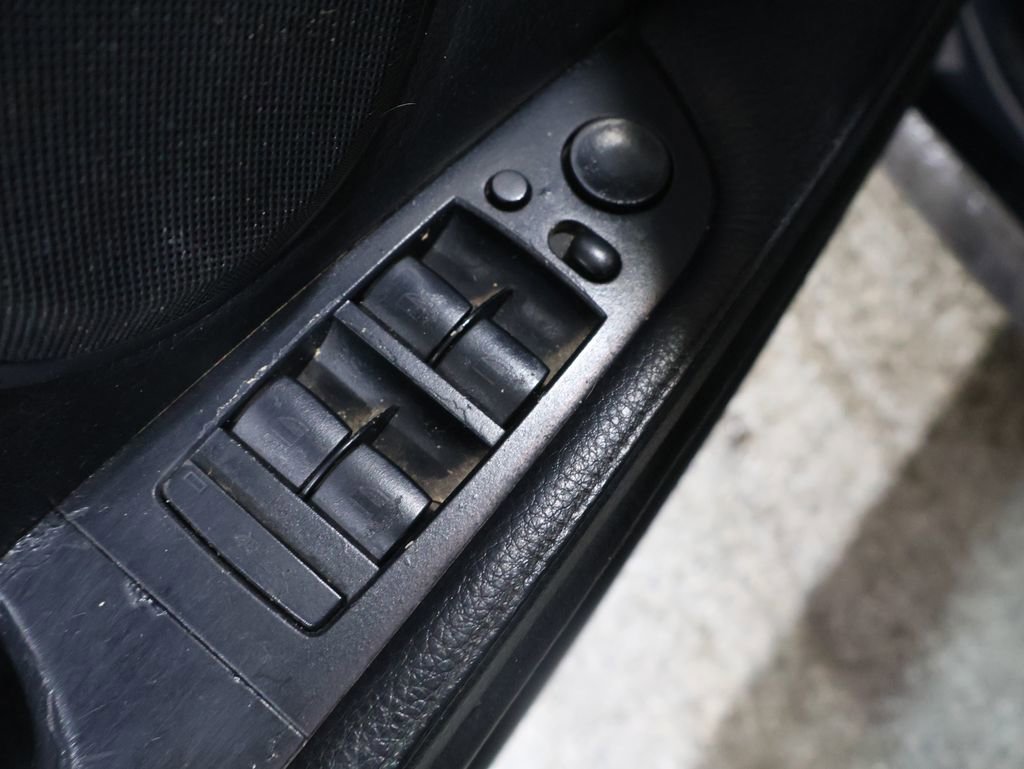 Used 2006 BMW 330i Sedan image 19