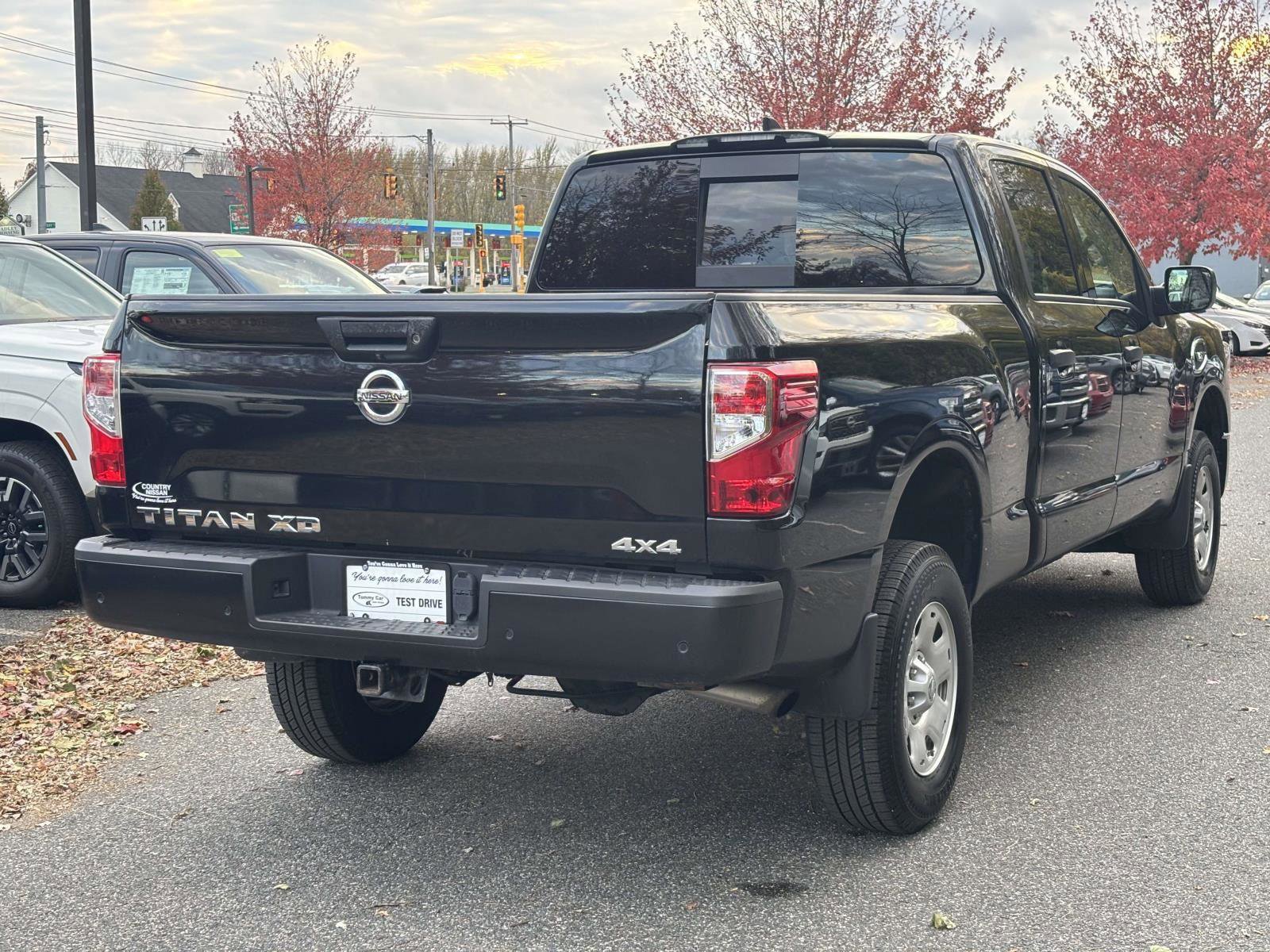 Used 2022 Nissan Titan S image 5
