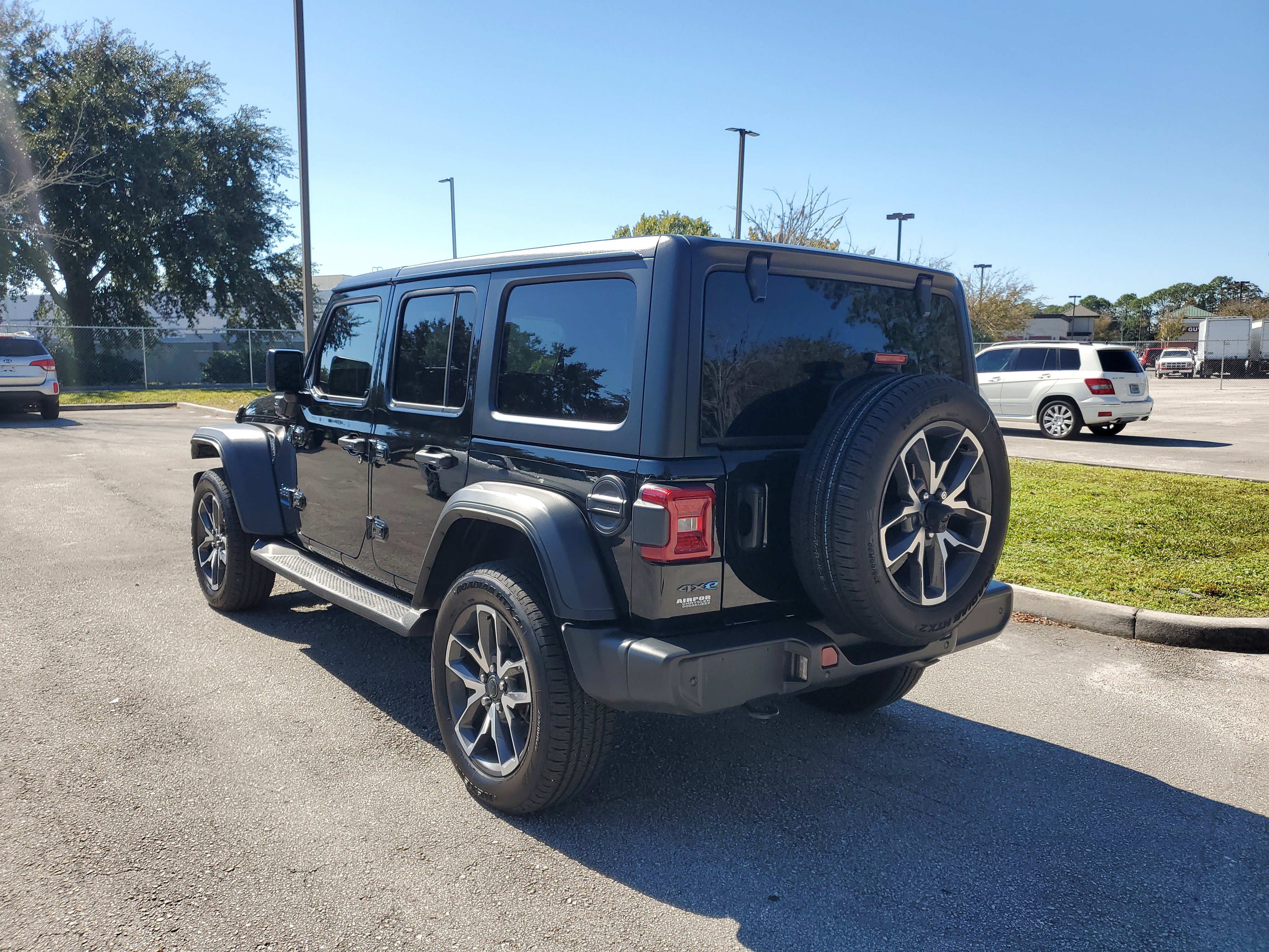 Used 2025 Jeep Wrangler Sport S w/ Convenience Group image 4