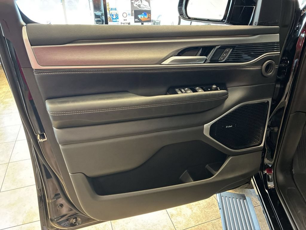 New 2026 Jeep Grand Wagoneer L Limited AWD/4WD image 11