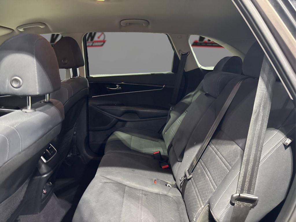 Used 2019 Kia Sorento LX w/ LX Convenience Package image 10
