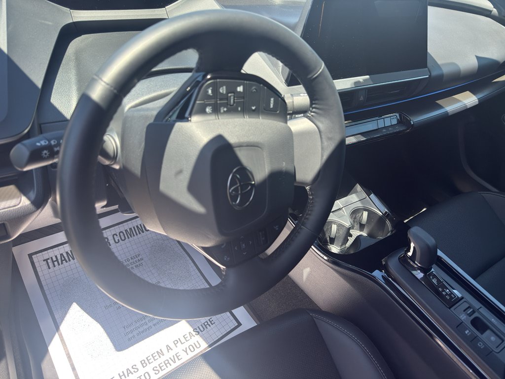 Used 2025 Toyota Prius FWD image 11