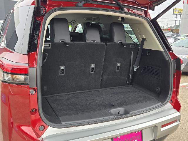 Certified 2024 Nissan Pathfinder SL w/ Black Appearance Package image 20