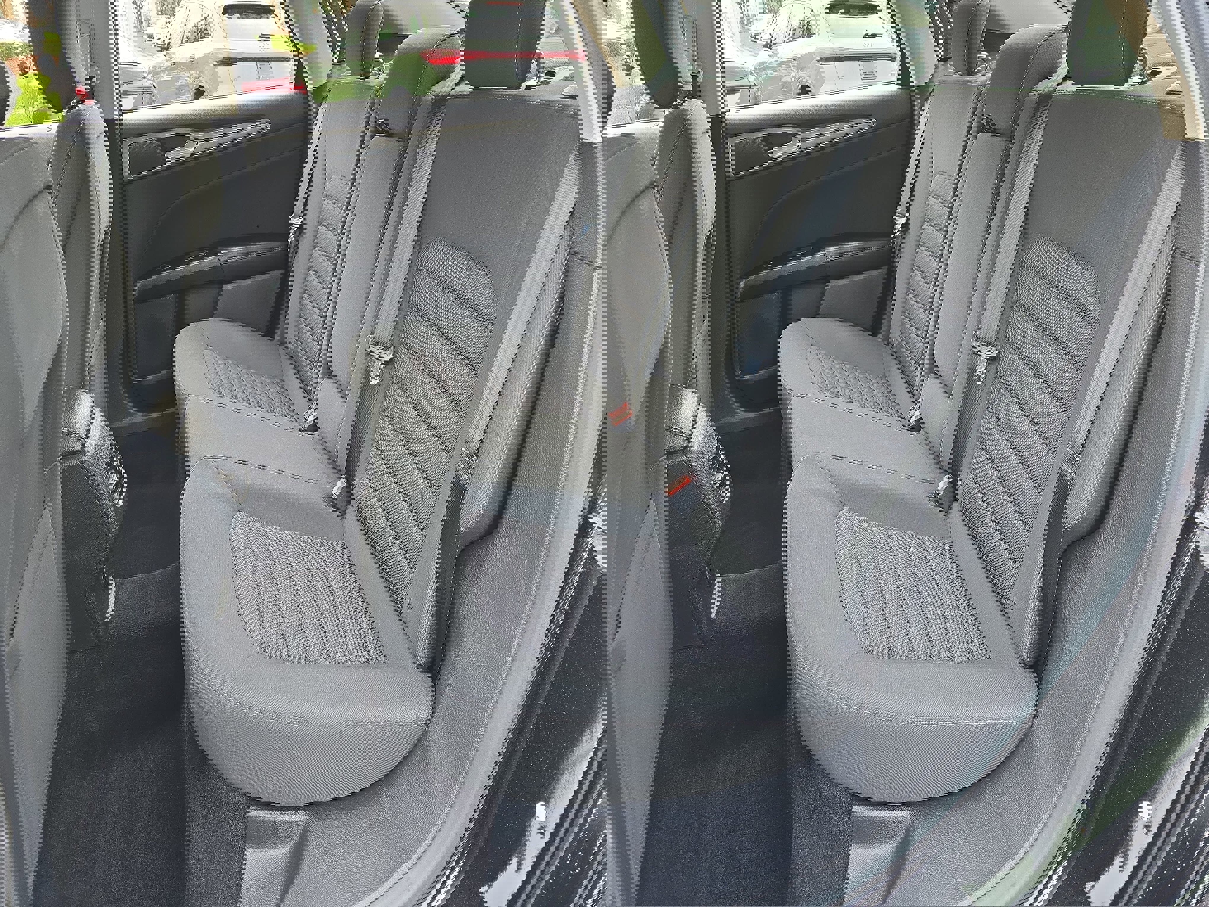 Used 2017 Ford Fusion SE w/ Fusion SE Technology Package image 13