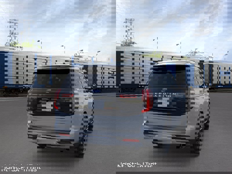 New 2026 Ford Expedition Platinum image 8