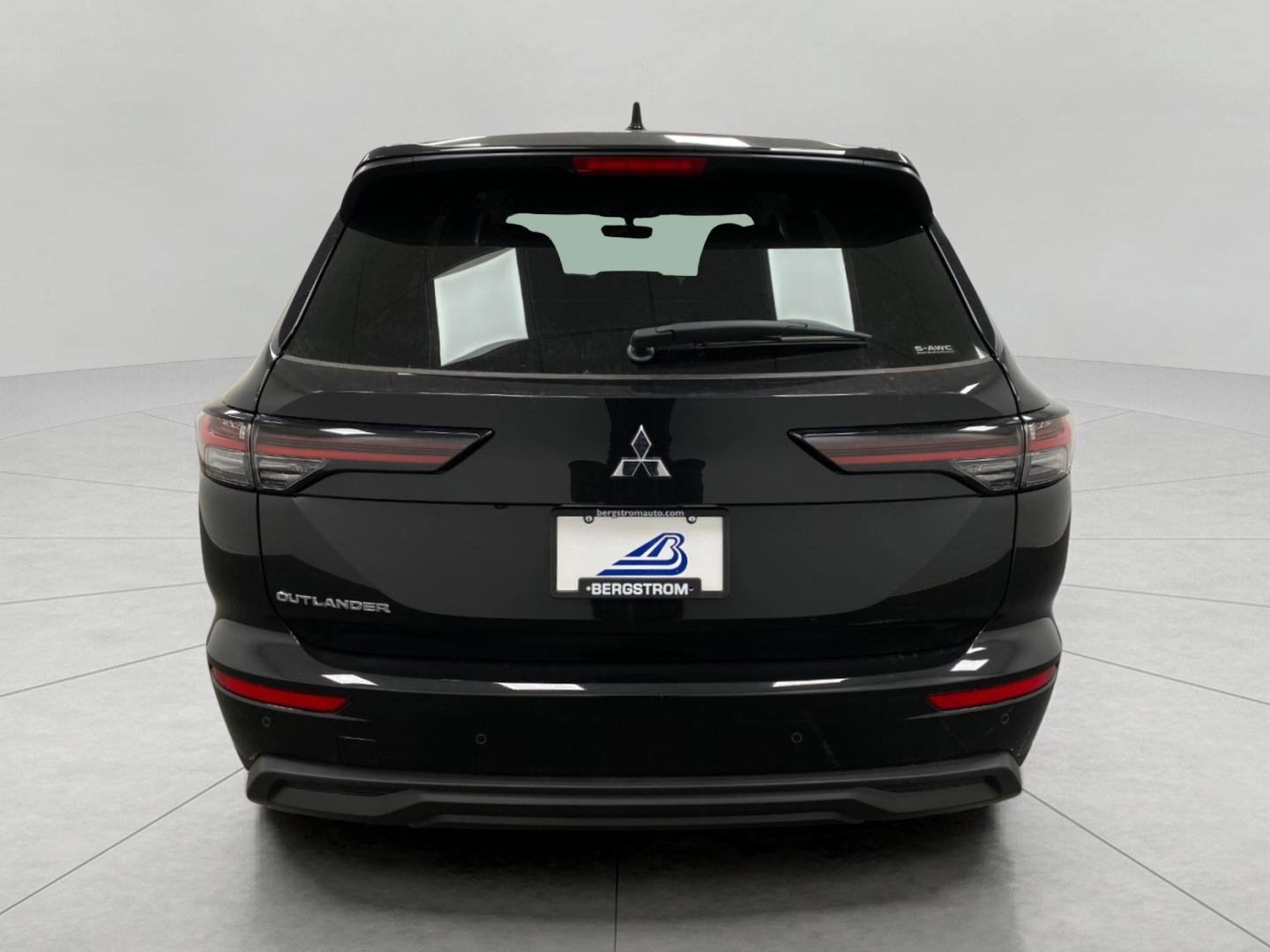 New 2026 Mitsubishi Outlander ES image 4