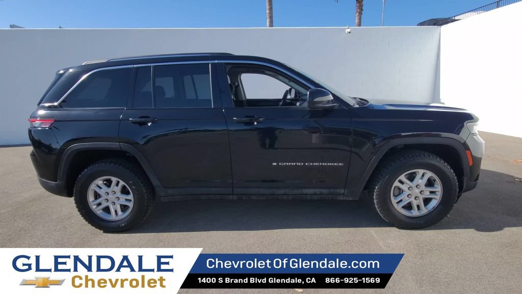 Used 2023 Jeep Grand Cherokee Laredo AWD/4WD image 9