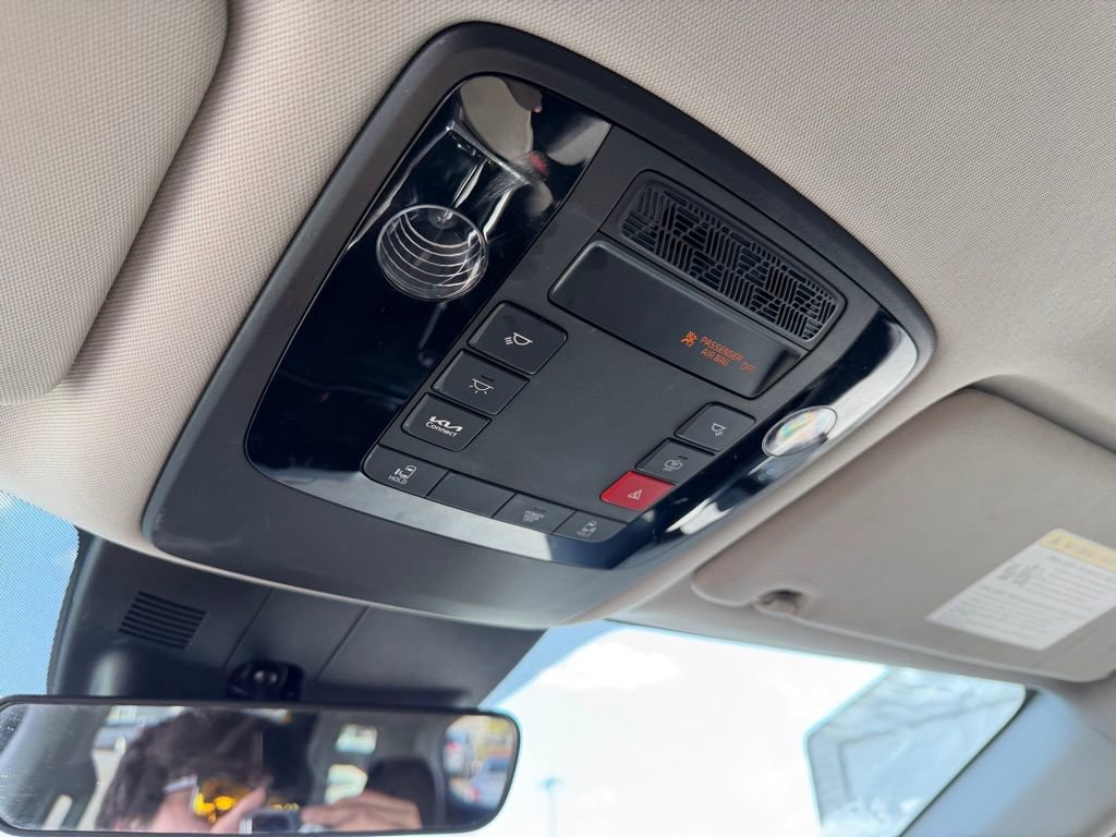 Used 2025 Kia Carnival LX FWD image 26