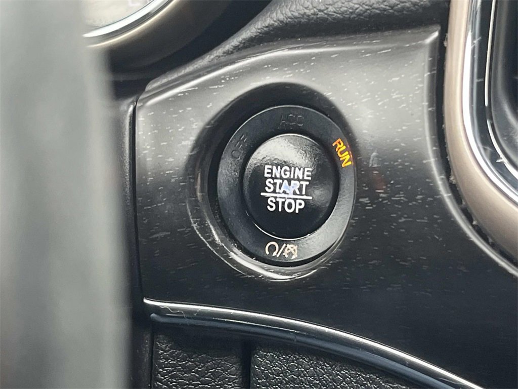 Used 2017 Jeep Grand Cherokee Limited image 23