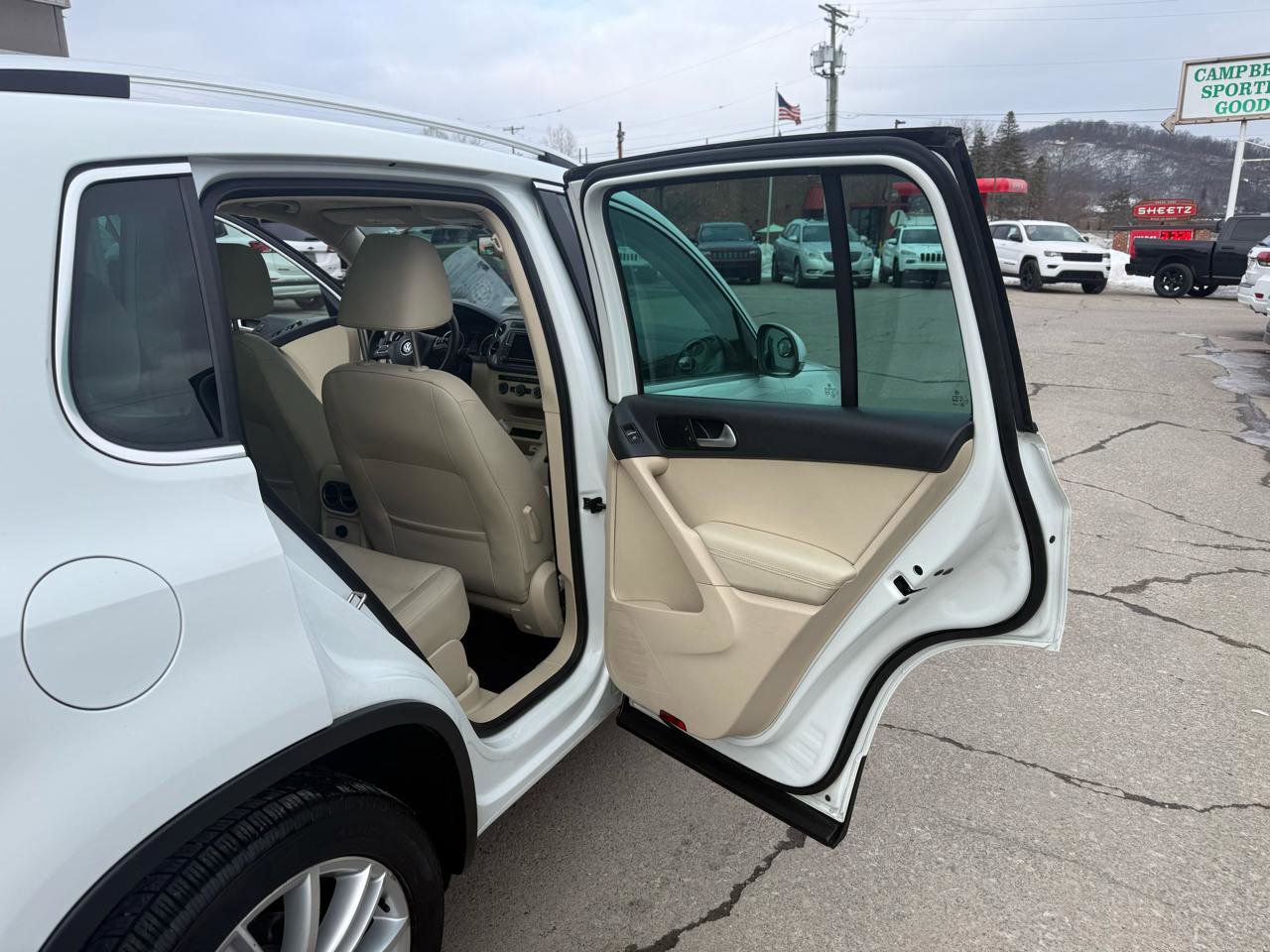 Used 2016 Volkswagen Tiguan SE image 44