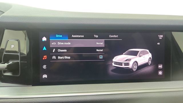 Used 2025 Porsche Cayenne w/ Premium Package image 47