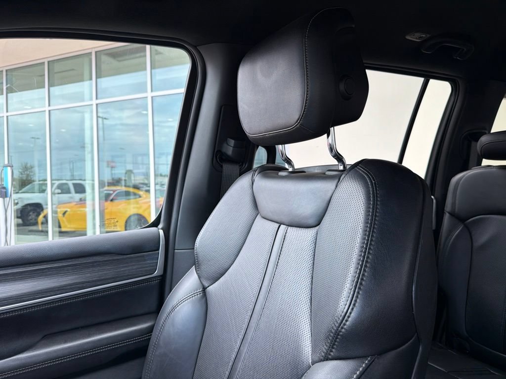 Used 2024 Jeep Wagoneer L Series II RWD image 25