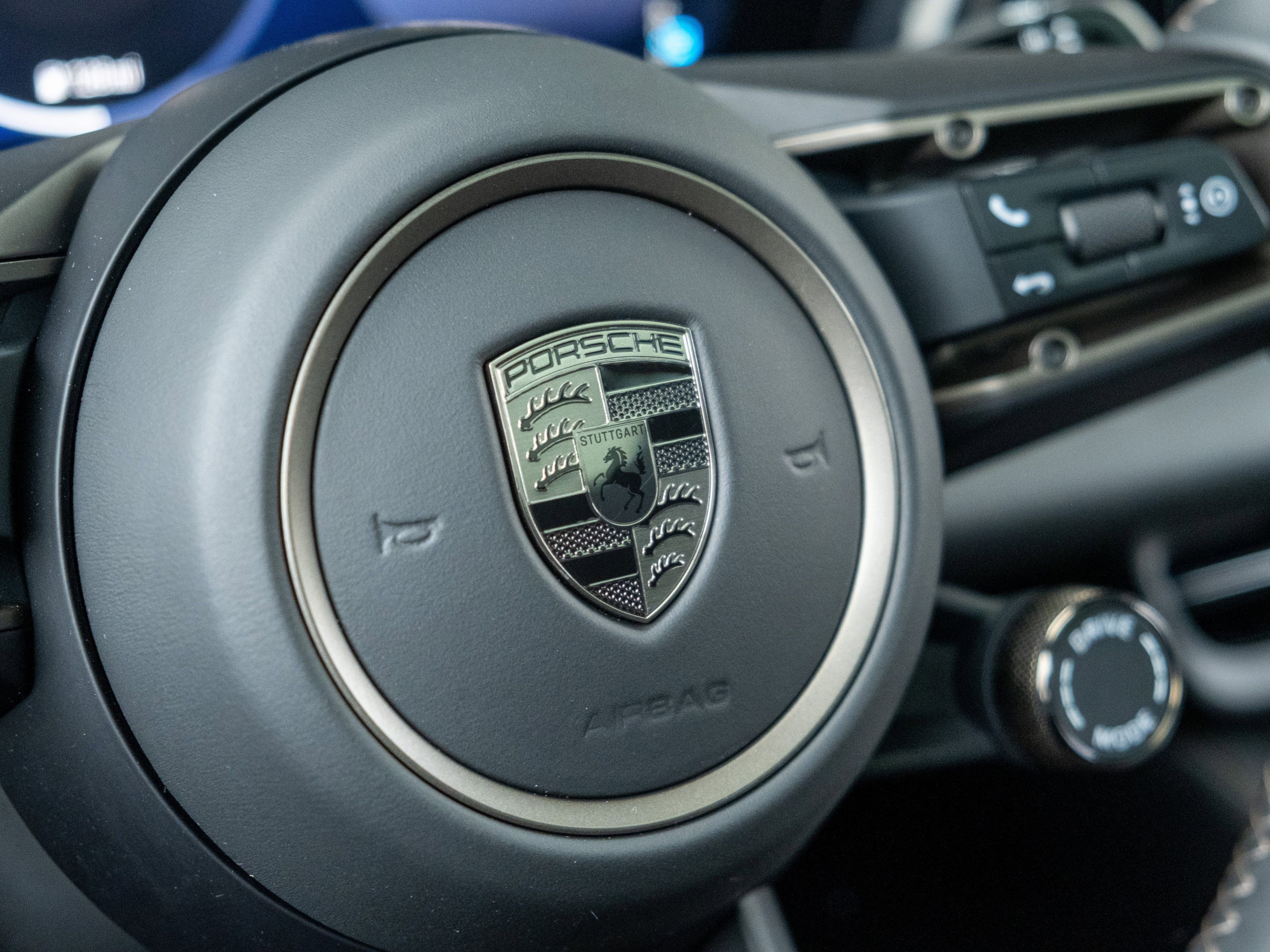 Certified 2025 Porsche Macan Turbo Electric image 20