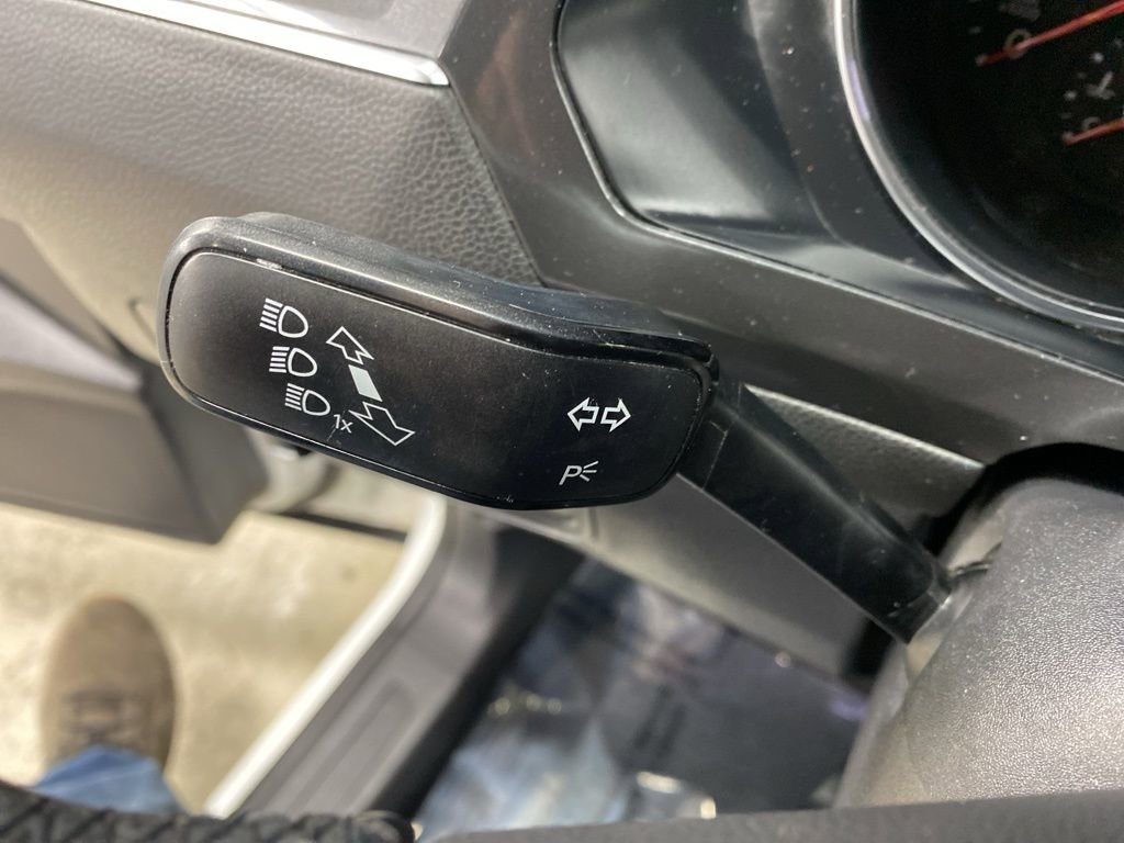 Used 2018 Volkswagen Tiguan SEL w/ 3rd Row Seat Package image 39