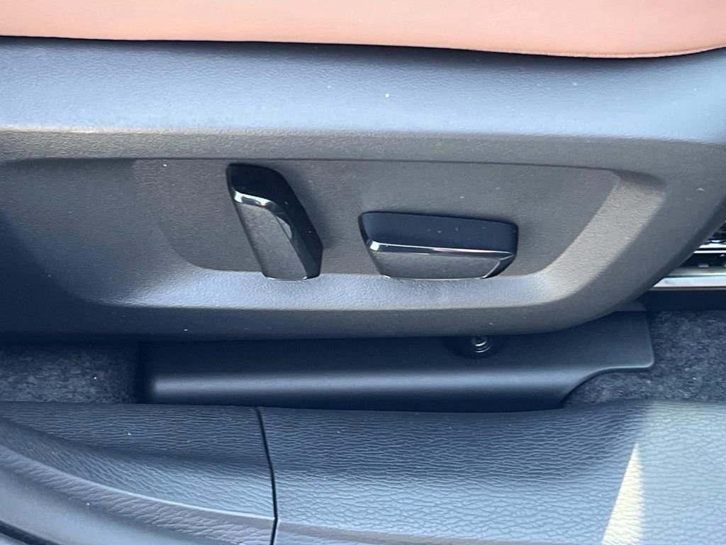 New 2026 Mitsubishi Outlander SEL FWD image 18