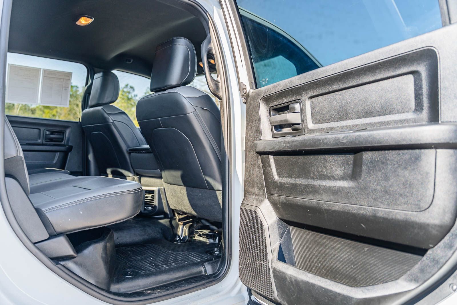 Used 2024 RAM 2500 Tradesman w/ Chrome Appearance Group image 13