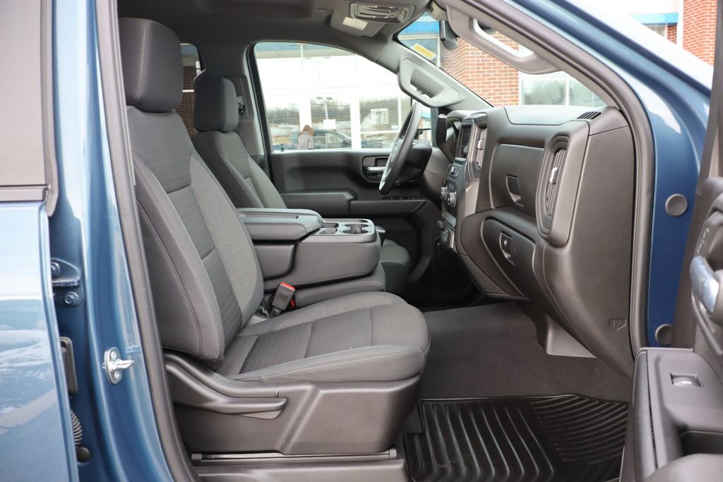 Used 2024 Chevrolet Silverado 2500 Custom w/ Custom Value Package image 46