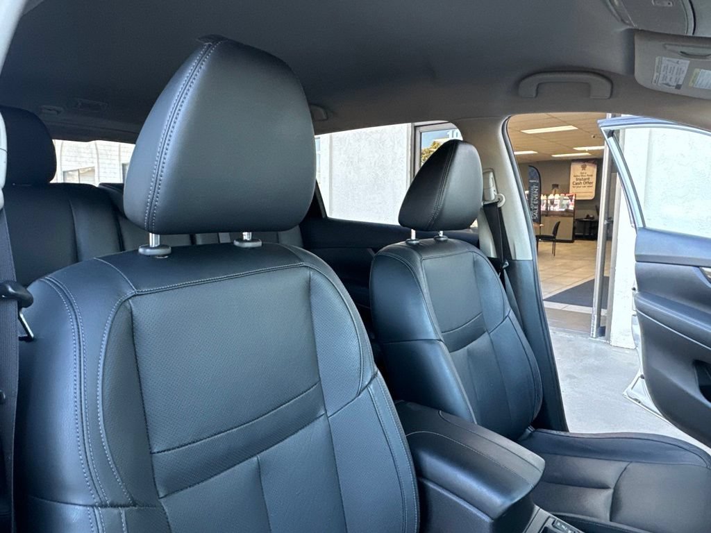Used 2017 Nissan Rogue SL FWD image 17