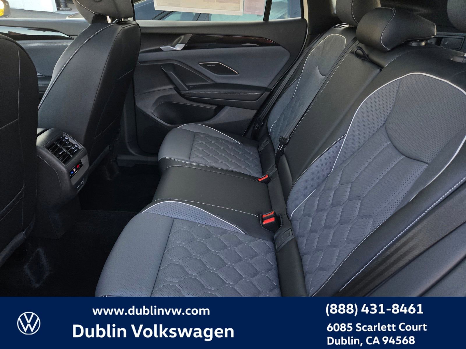 New 2026 Volkswagen Tiguan SEL R-Line image 10