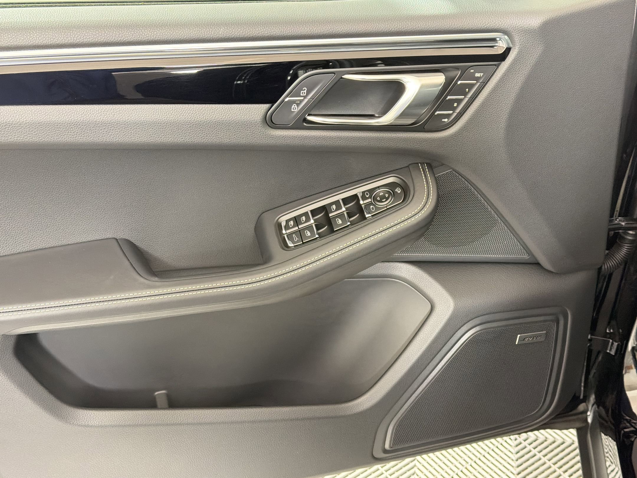Used 2026 Porsche Macan Turbo AWD/4WD image 15