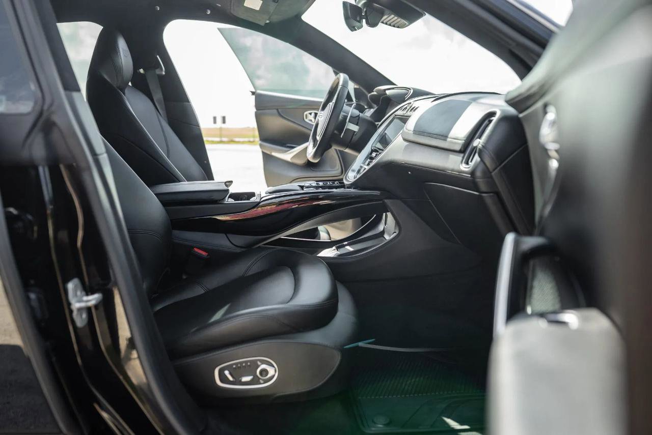 Used 2021 Aston Martin DBX AWD/4WD image 17