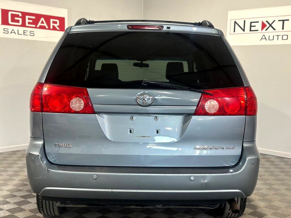 Used 2010 Toyota Sienna XLE image 12