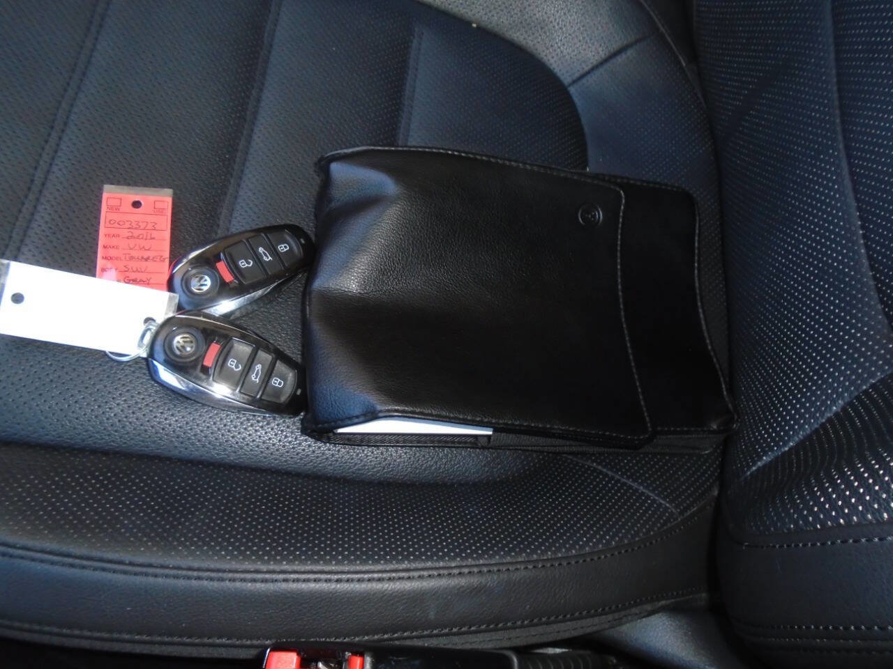 Used 2016 Volkswagen Touareg TDI image 40