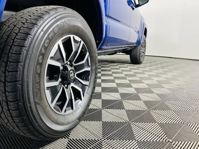 Used 2023 Toyota Tacoma TRD Sport w/ Technology Package image 5