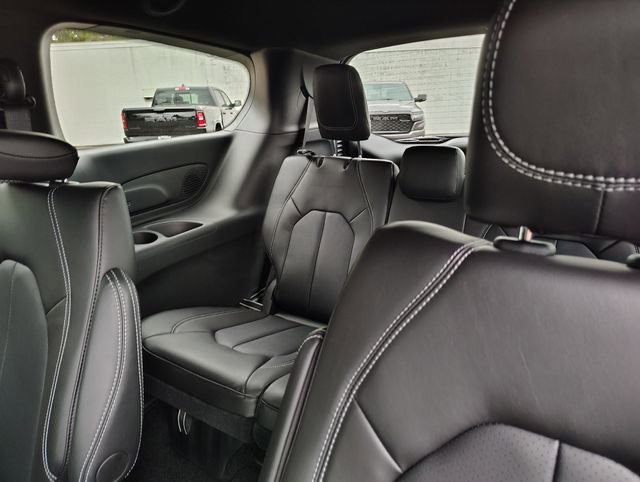 New 2026 Chrysler Pacifica Select FWD image 33