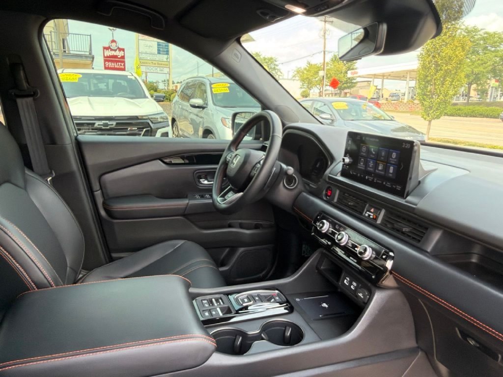 Used 2023 Honda Pilot TrailSport image 12